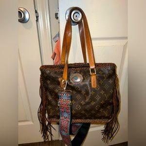 100% AUTHENTIC LV revamped. Does not come with box.